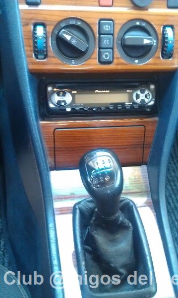 Mercedes 200E Siro 08.jpg